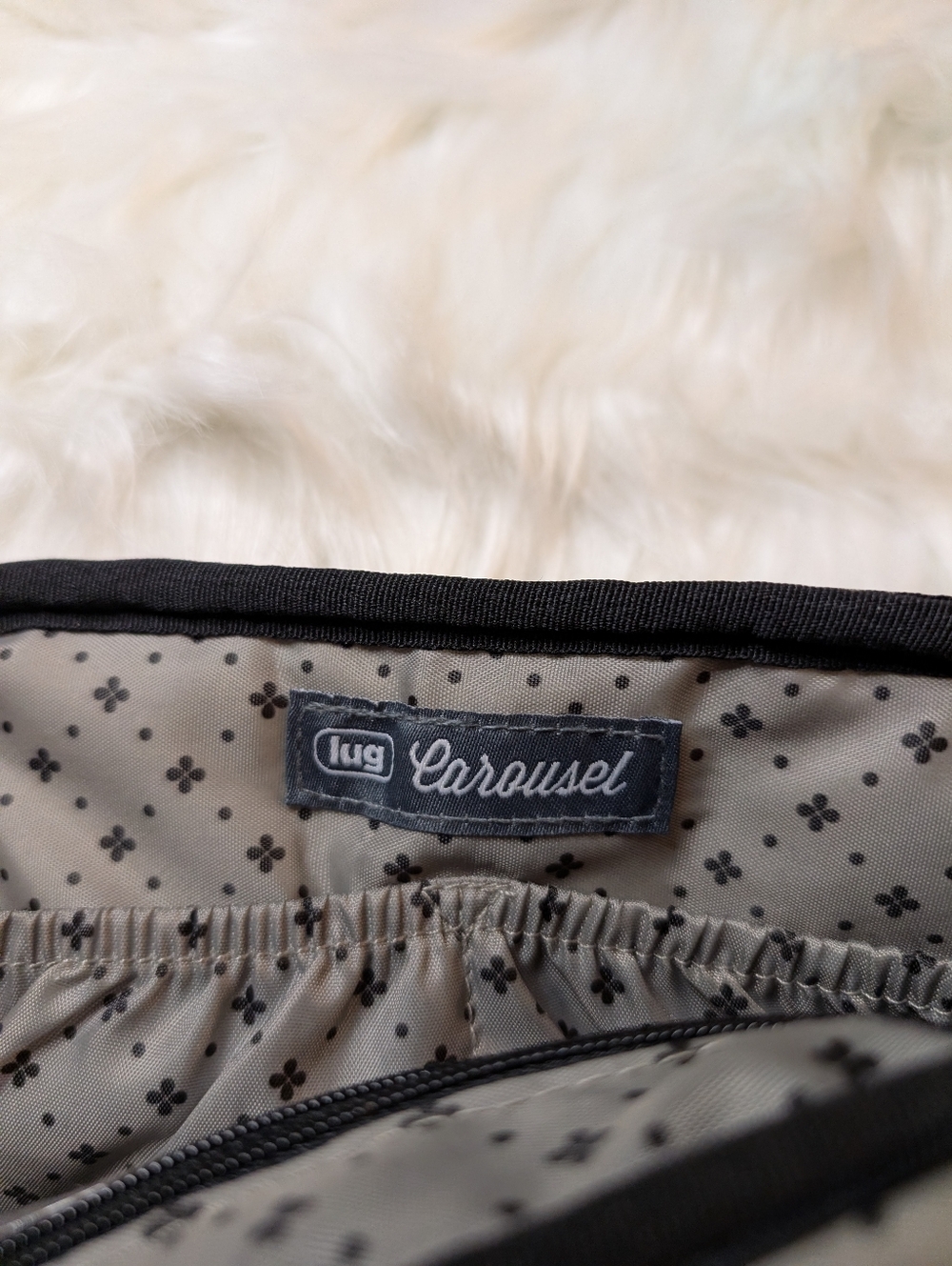 lug Grey Carousel Crossbody & Matching Tram Wallet  Bundle - Picture 2 of 8